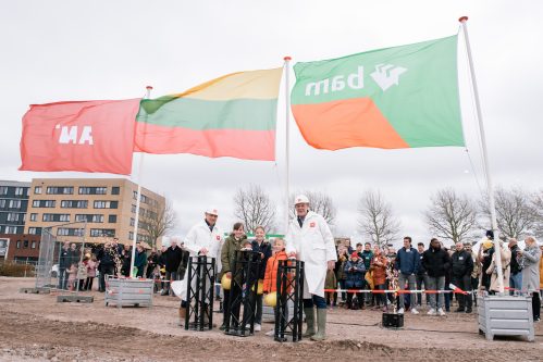 Gemeente Hillegom en AM vieren startsein van 45 nul-op-de-meterwoningen in Elzenhof