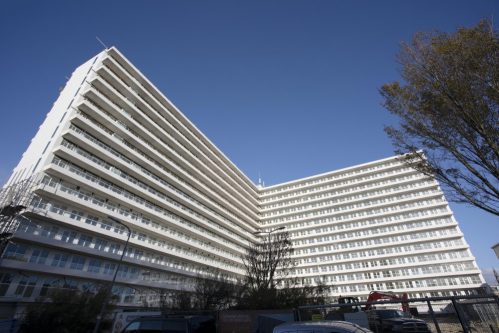 Vestia en BAM Wonen vieren oplevering 182 gerenoveerde appartementen Hoog Lindoduin in Scheveningen